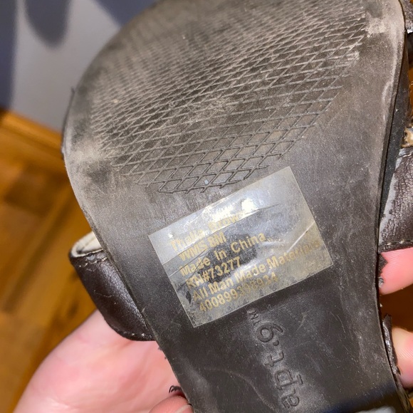 Apt. 9 Brown heels size 8 - Picture 2 of 2